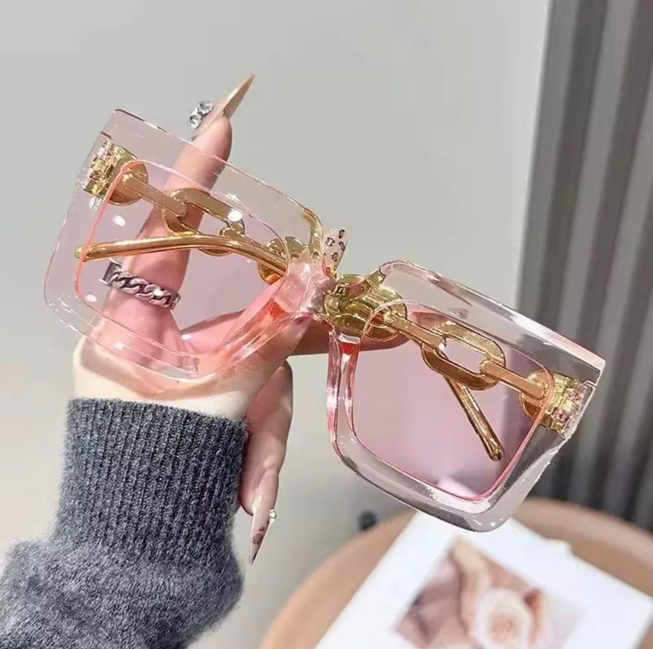 Óculos de Sol Feminino Luxo Quadrado - Haste de Corrente Dourada Premium
