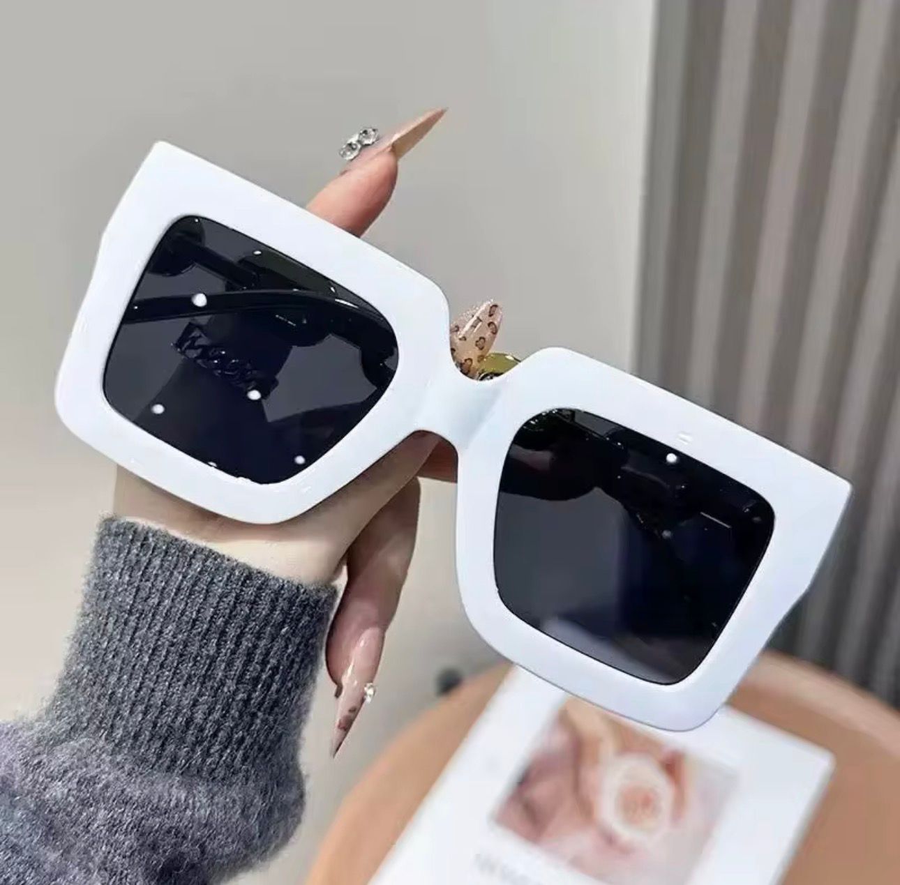 Óculos de Sol Feminino Luxo Quadrado - Haste de Corrente Dourada Premium